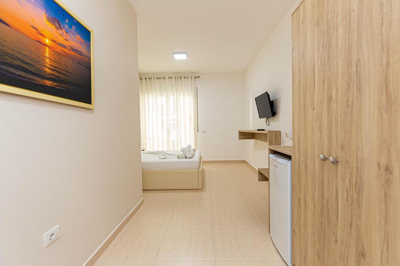 Jordan'S Hotel Vlore Luaran gambar