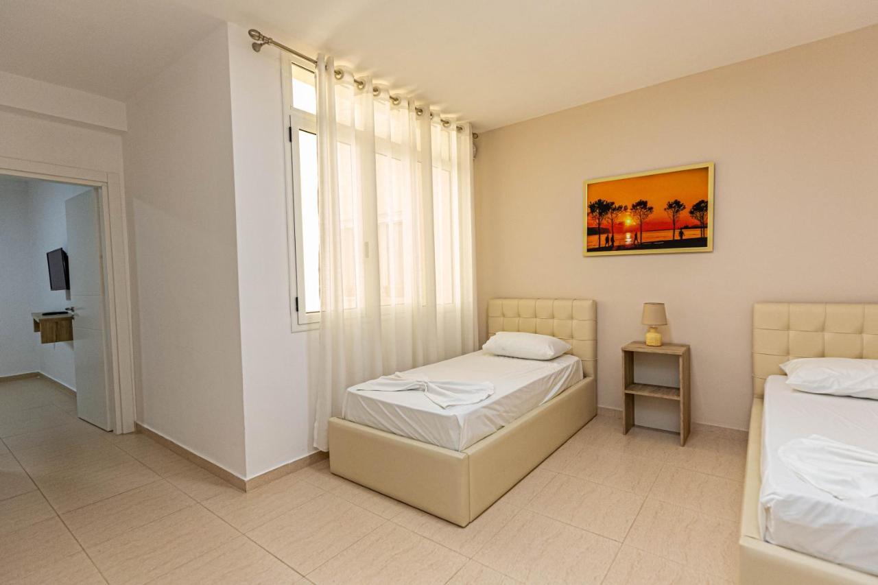 Jordan'S Hotel Vlore Luaran gambar