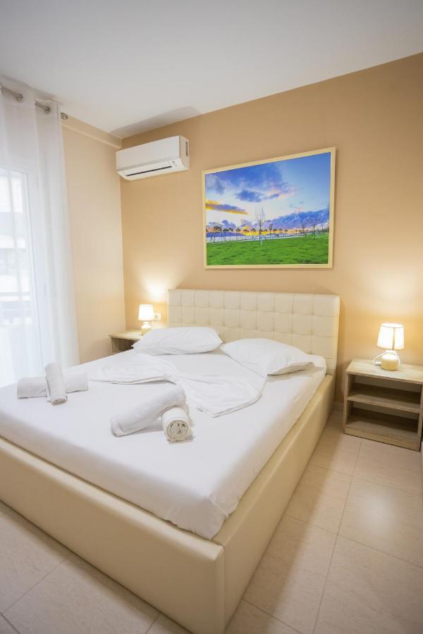 Jordan'S Hotel Vlore Luaran gambar