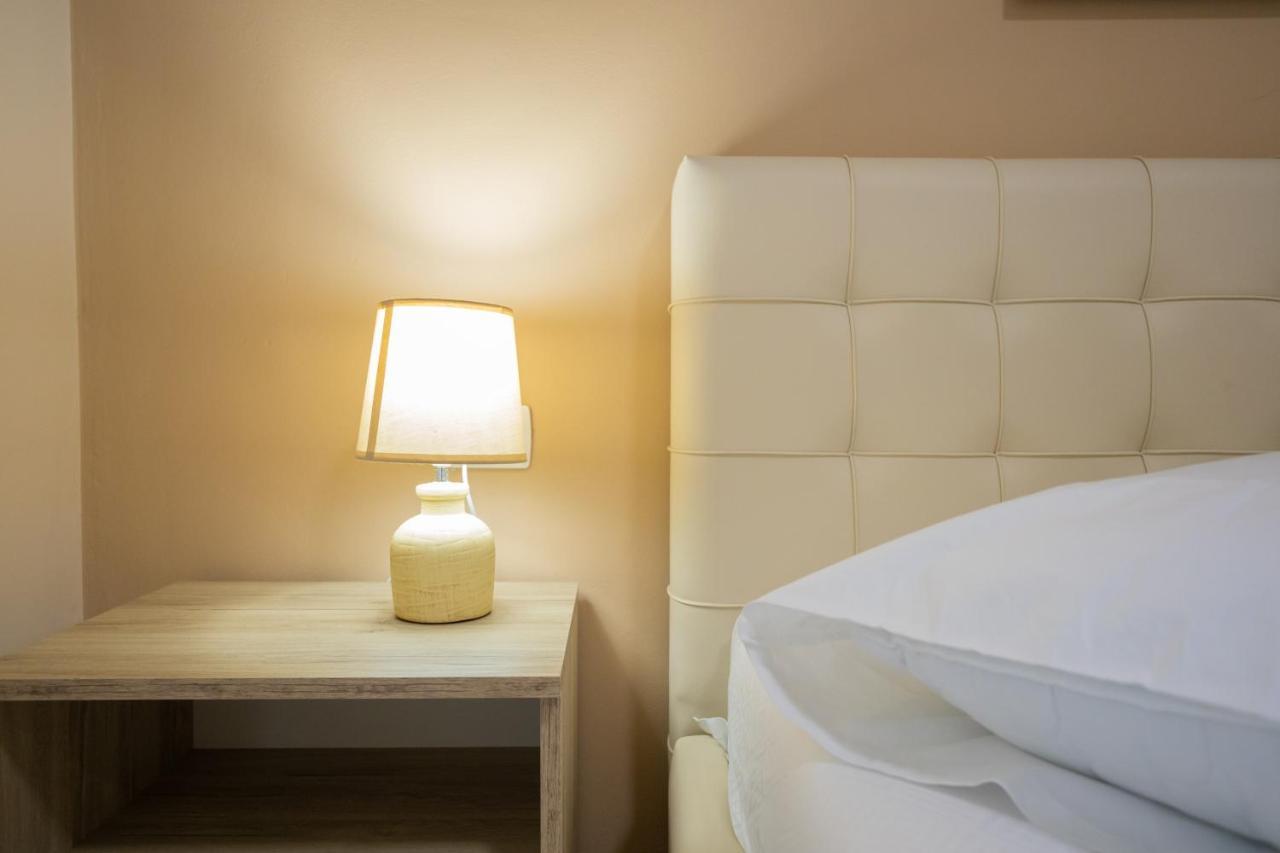 Jordan'S Hotel Vlore Luaran gambar