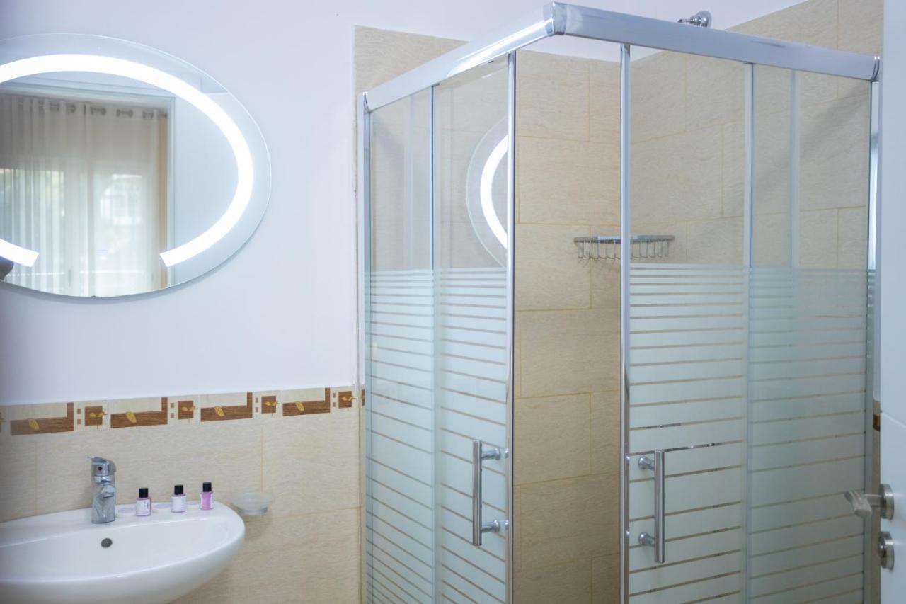 Jordan'S Hotel Vlore Luaran gambar