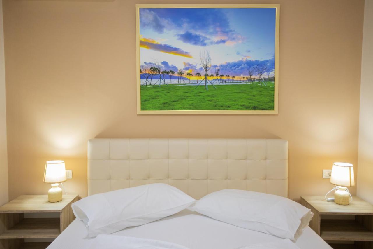 Jordan'S Hotel Vlore Luaran gambar